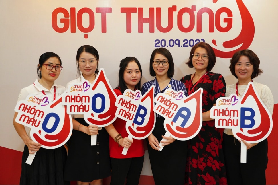 nguoi tng holdings vietnam mang giot thuong gui vao ngan hang mau hinh 1
