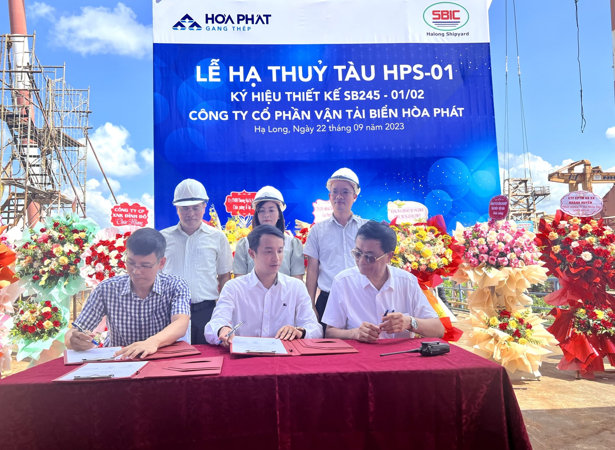 hoa phat ha thuy tau hps 01 tai trong 24500 tan hinh 1