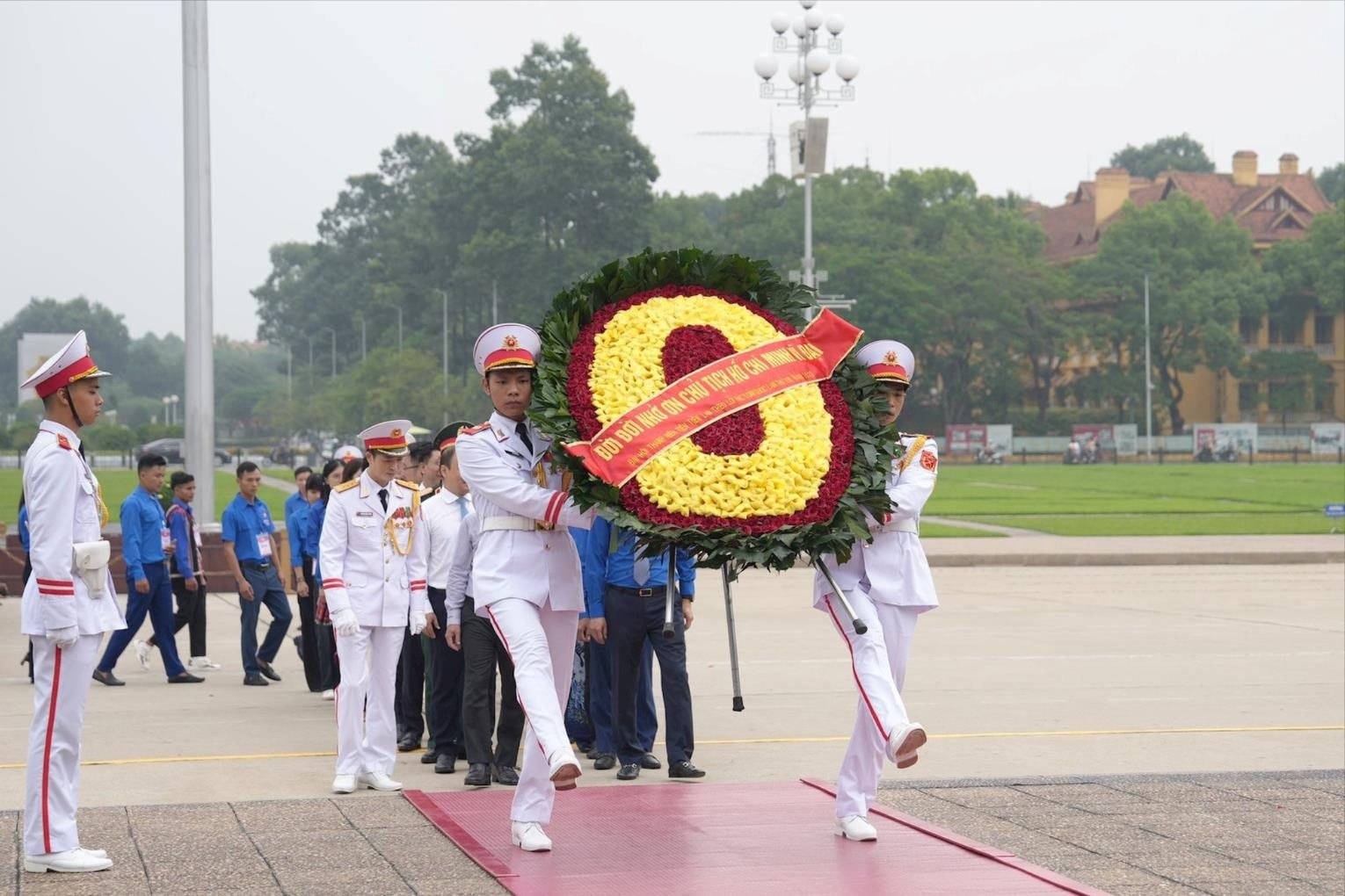 420 thanh nien tien tien bao cong dang bac hinh 4