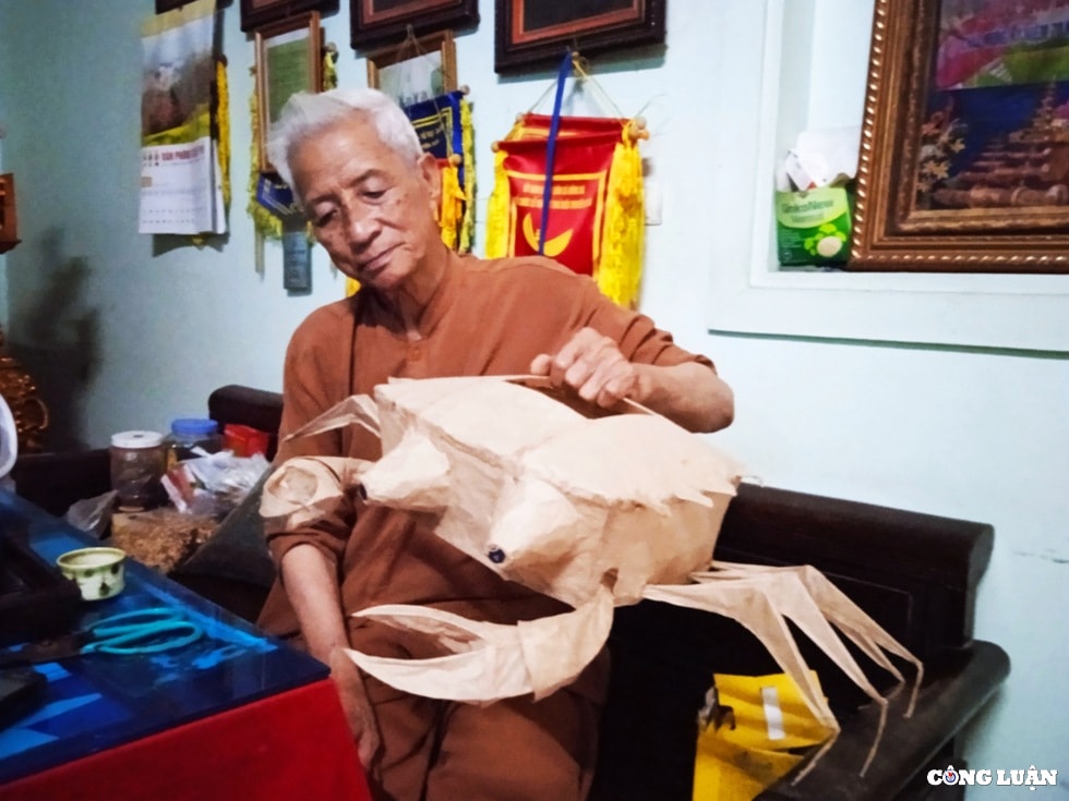 nghe nhan nguyen van quyen lan toa gia tri van hoa truyen thong qua do choi dan gian hinh 2