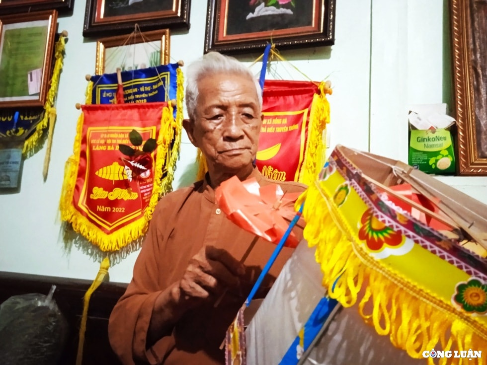 nghe nhan nguyen van quyen lan toa gia tri van hoa truyen thong qua do choi dan gian hinh 1