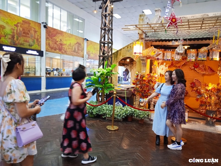 nghe nhan nguyen van quyen lan toa gia tri van hoa truyen thong qua do choi dan gian hinh 3