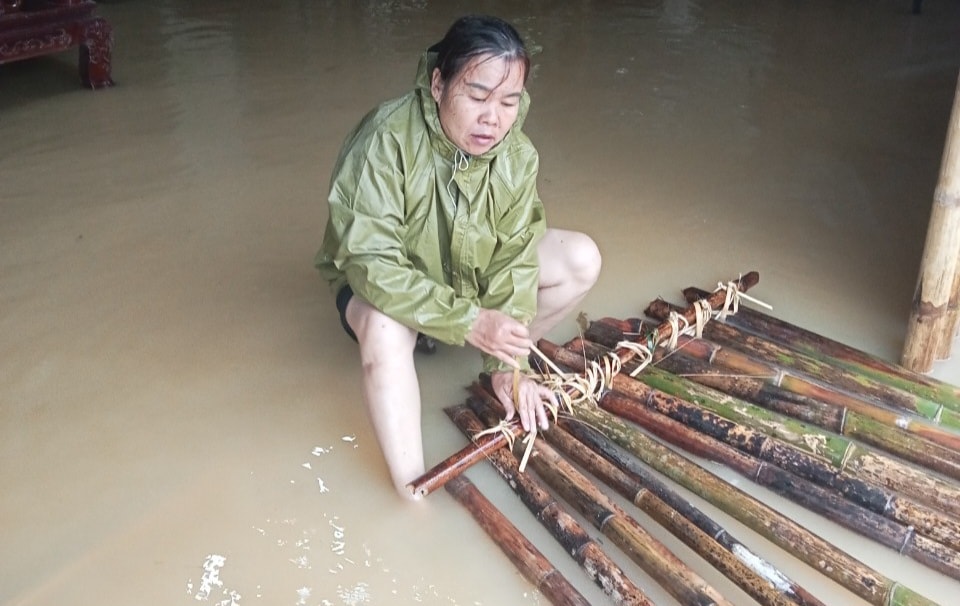 hon 100 ho dan bi co lap do nuoc lu tran ve hinh 1
