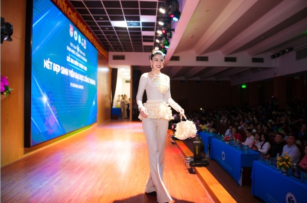 ntk viet hung lam truong ban giam khao cuoc thi net dep sinh vien dai hoc cong thuong nam 2023 hinh 23
