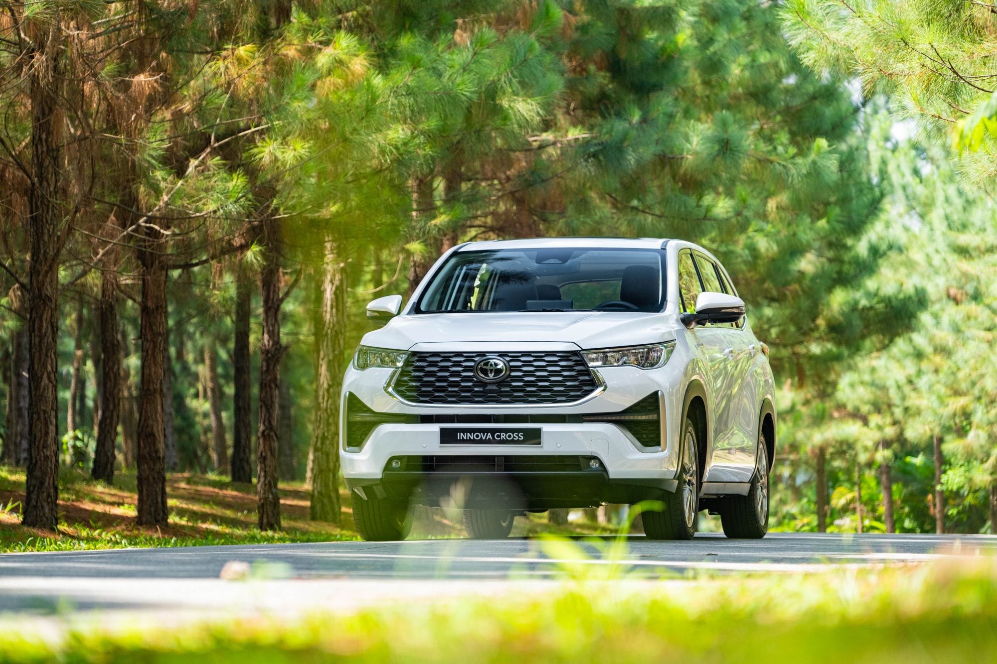 toyota innova cross nhap khau tu indonesia ra mat tai viet nam gia 990 trieu dong hinh 2