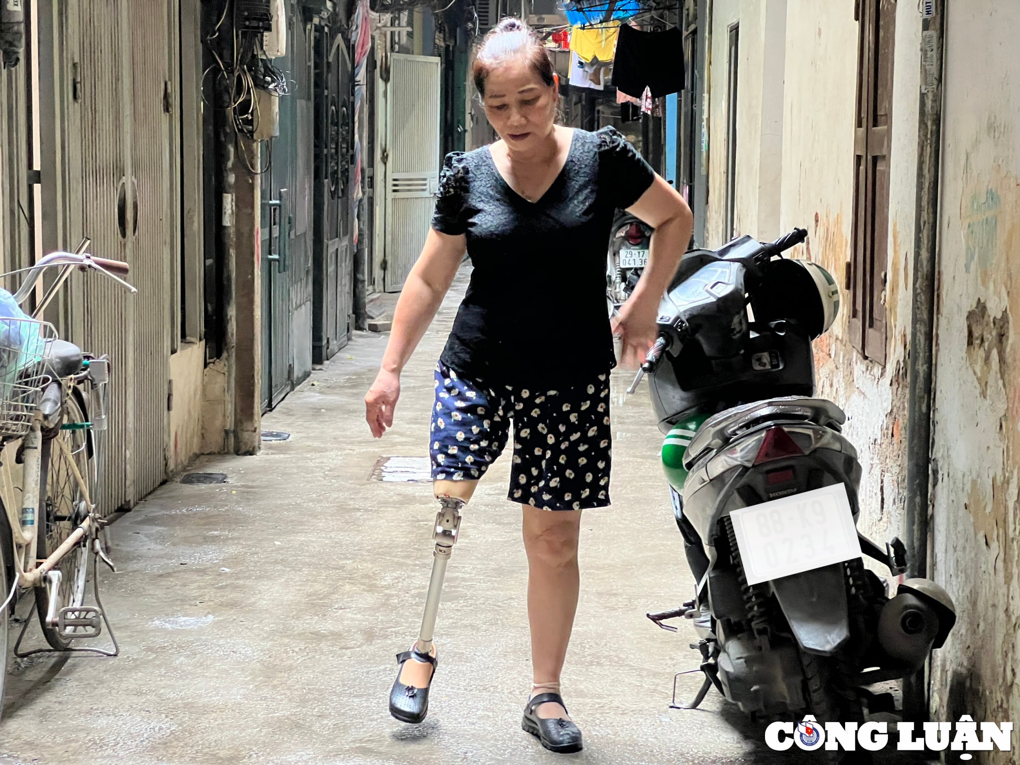 xuong san xuat chan tay gia mien phi cho nguoi khuyet tat hinh 5