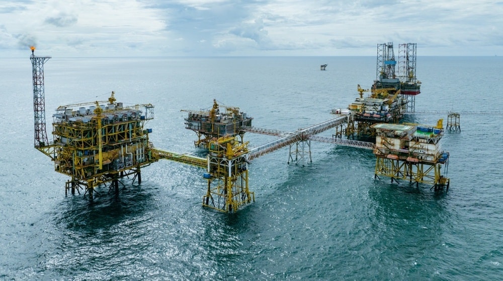 nguoi lao dong dau khi tich cuc huong ung cuoc thi anh petrovietnam trong toi hinh 6