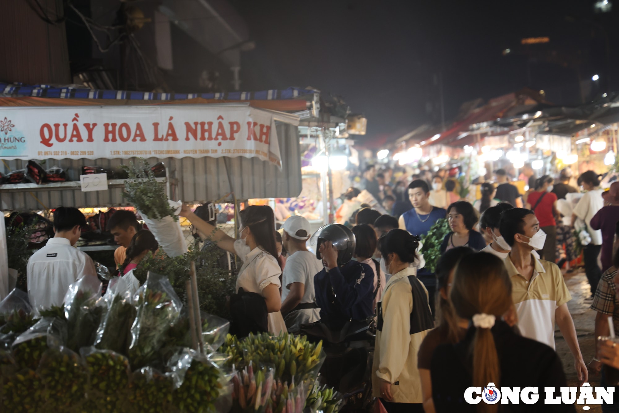 cho hoa quang an nhon nhip nguoi mua truoc ngay phu nu viet nam hinh 1