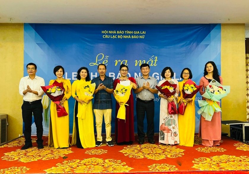 hoi nha bao tinh gia lai ra mat cau lac bo nha bao nu tinh gia lai hinh 1