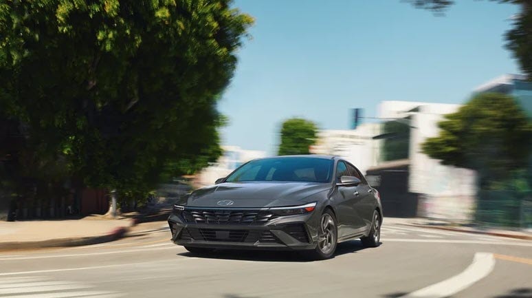 hyundai elantra hybrid blue va limited tim hieu su khac biet hinh 2