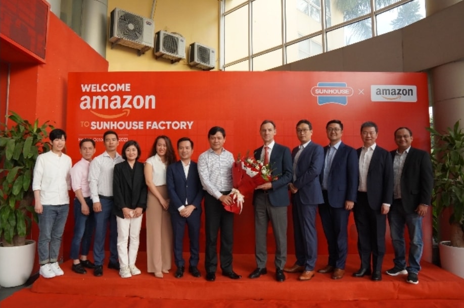 dai dien cap cao tap doan amazon global selling tham va lam viec tai nha may sunhouse hinh 1