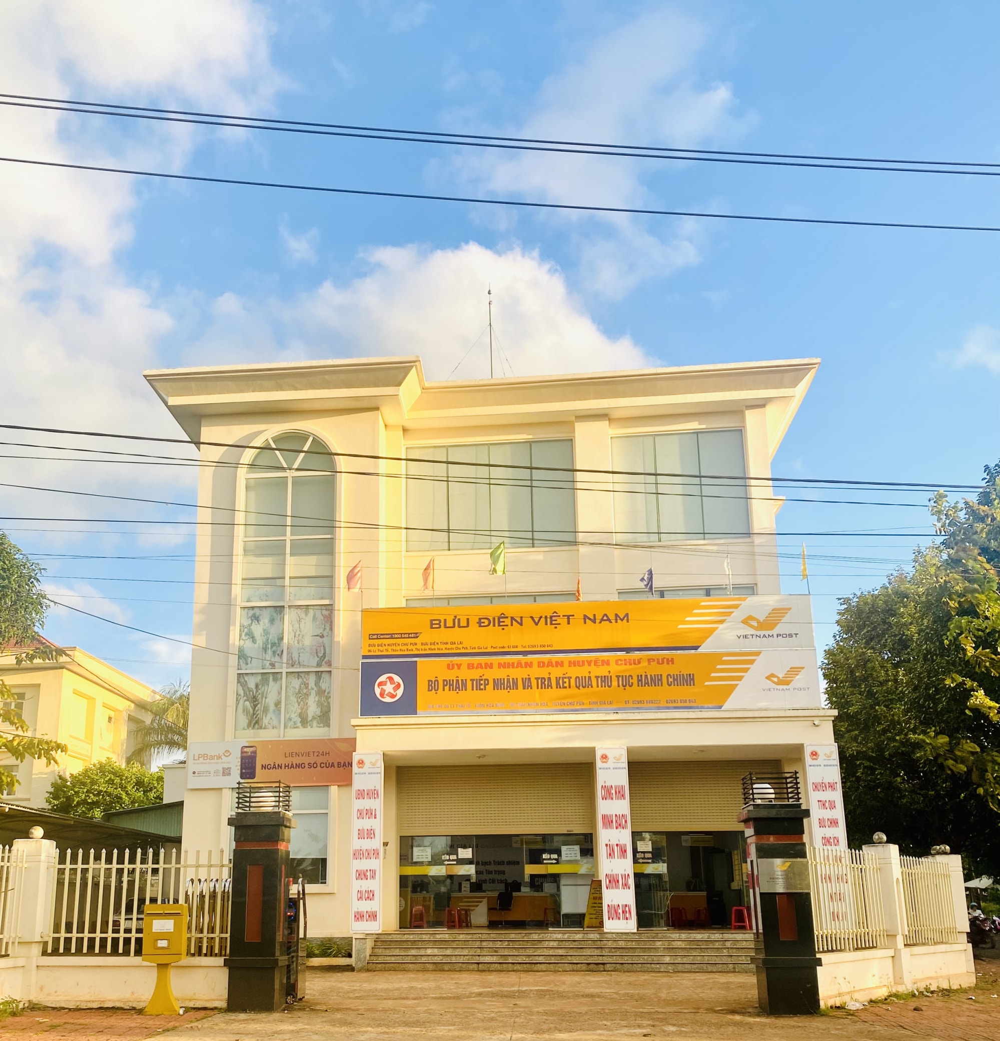 gia lai khoi to bat giam can bo buu dien chiem doat hang tram trieu tien thue cua dan hinh 1