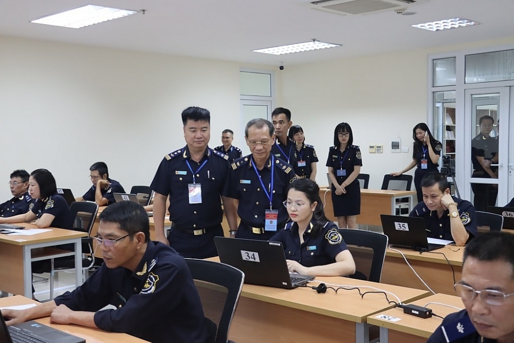 tp hcm 81 cong chuc hai quan dat diem toi da danh gia nang luc hinh 1