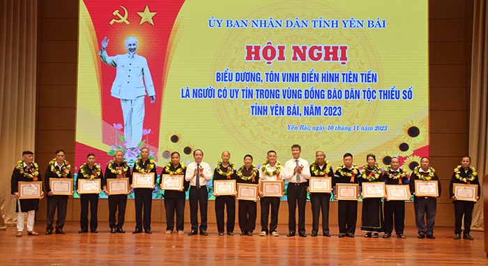 yen bai bieu duong ton vinh nguoi co uy tin trong vung dong bao vung dan toc thieu so hinh 2