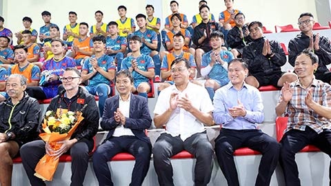hlv troussier loai them 3 cau thu truoc khi len duong sang philippines hinh 2