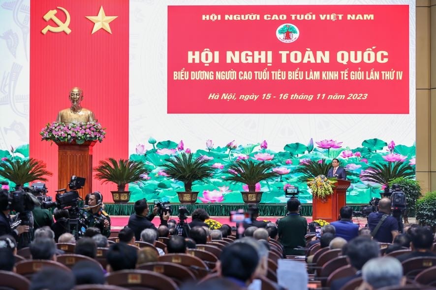 coi nguoi cao tuoi la nguon luc cho phat trien ruong cot cua gia dinh va xa hoi hinh 2