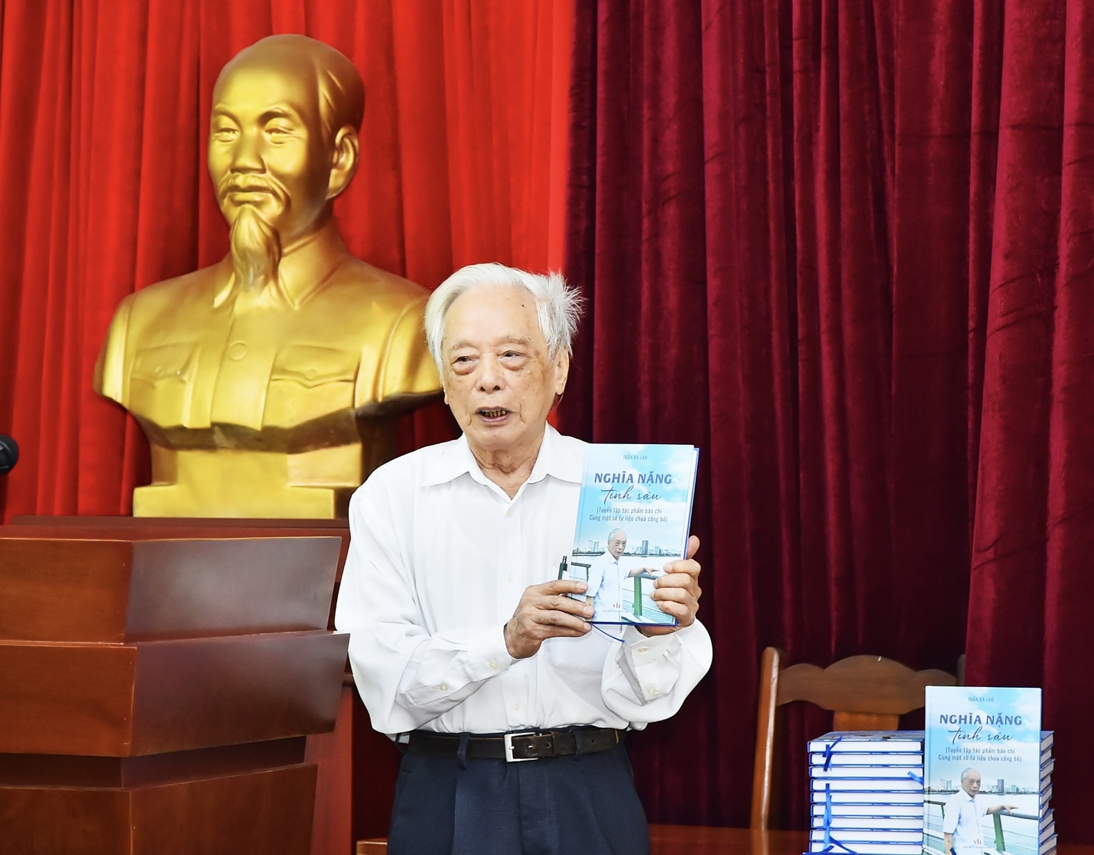 nha giao nha bao tran ba lan ba cuon sach mot cuoc doi hinh 2