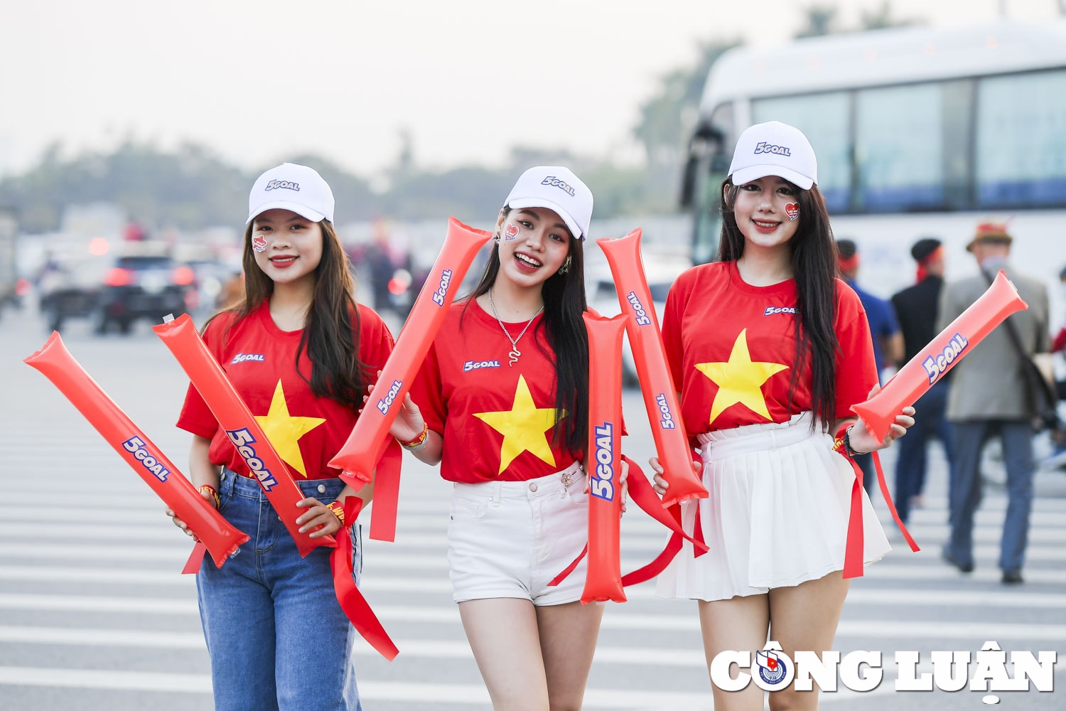 dan co dong vien hotgirl ham nong truoc tran bong viet nam  iraq hinh 4