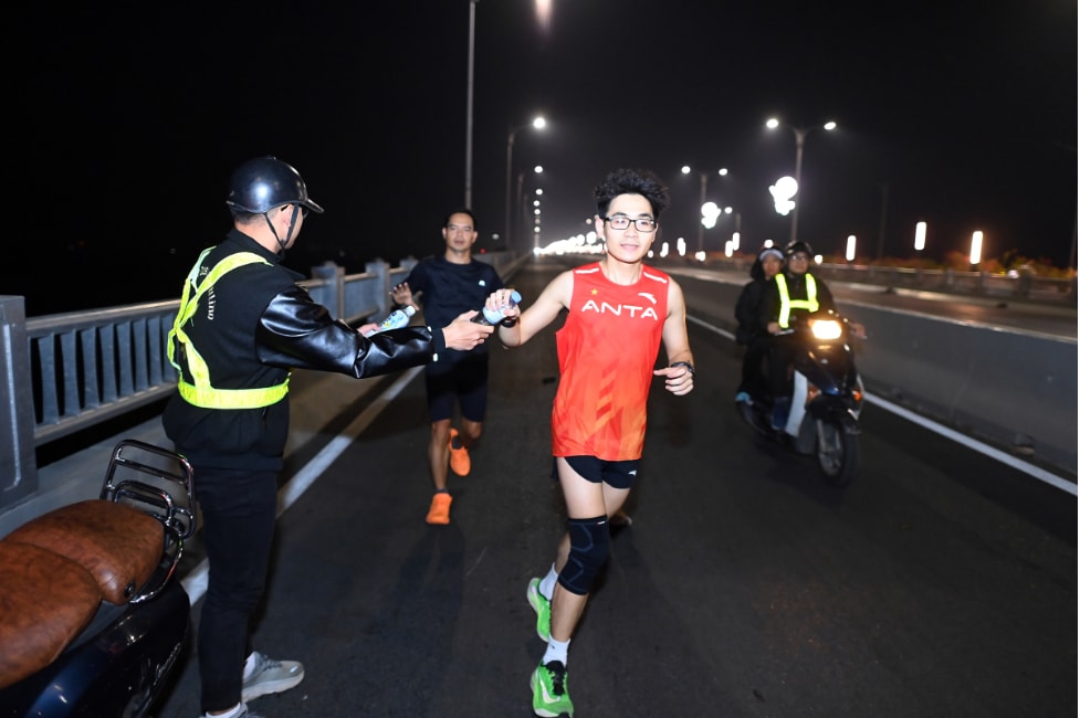 vnexpress marathon hanoi midnight 2023 do bo ve thu do ha noi hinh 6