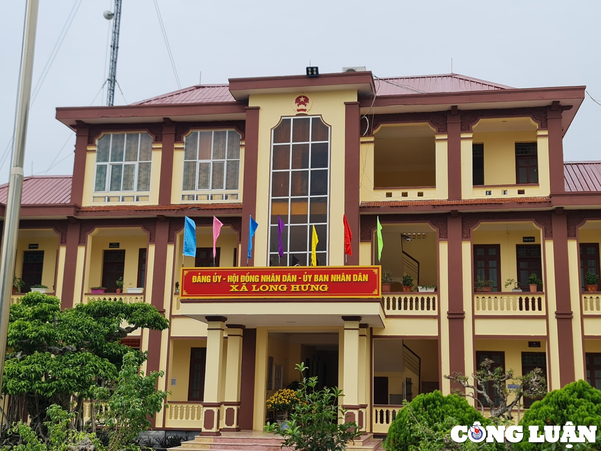 bai 2 ubnd xa long hung buong long quan ly can bo thon nhu lan nhap nhem thu tien mai tang phi hinh 5