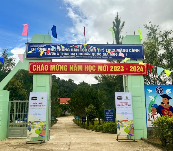 tiep suc giac mo den truong cua hoc tro vung cao voi mot trieu bua com co thit hinh 4
