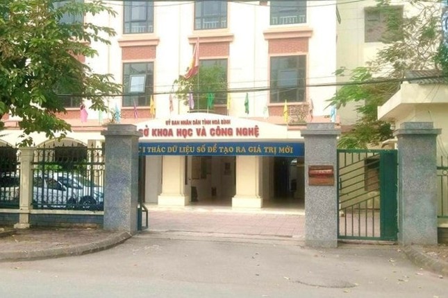hoa binh ky luat canh cao ong tran hong quang pho giam doc so khoa hoc va cong nghe hinh 1