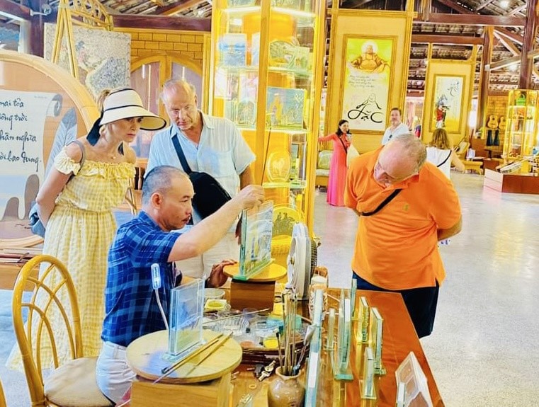 lang nghe truong son diem den hap dan du khach quoc te hinh 1