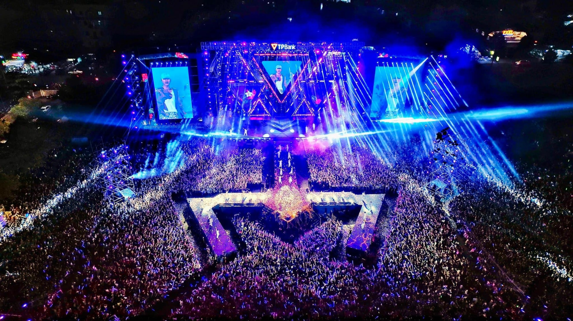 tpbank 2in1 concert nhac hoi tron trai nghiem dung chat doc dinh da hinh 1