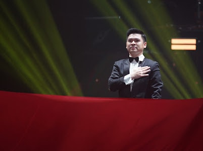 pho chu tich tt group vao vai nhac truong trong tiet muc dac biet ky niem 30 nam thanh lap tap doan hinh 2