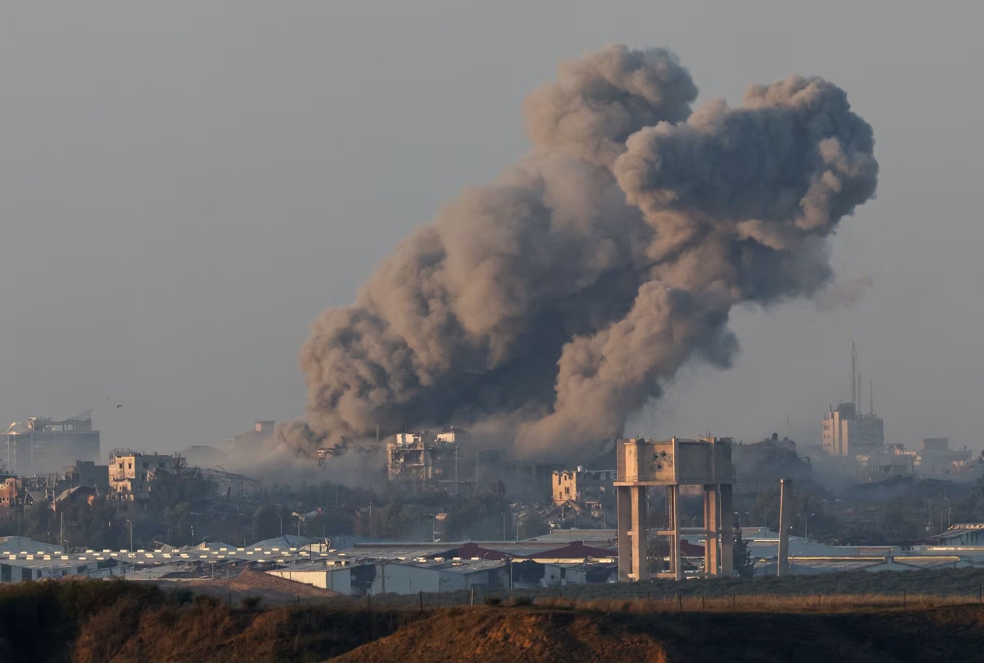 quan doi israel tien vao thanh pho phia nam gaza giao tranh ac liet voi hamas hinh 1