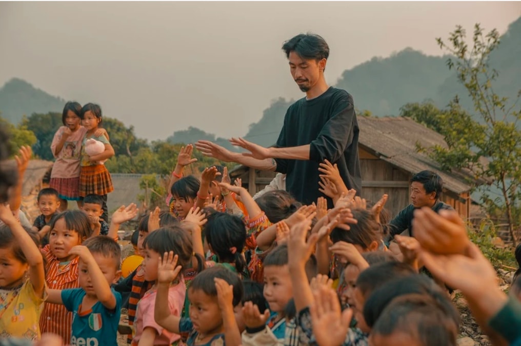 rapper den vau duoc giai mai vang vinh danh nghe si vi cong dong hinh 1