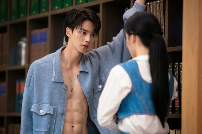 kim yoo jung boi roi khi nhin thay co bung song kang trong my demon hinh 2