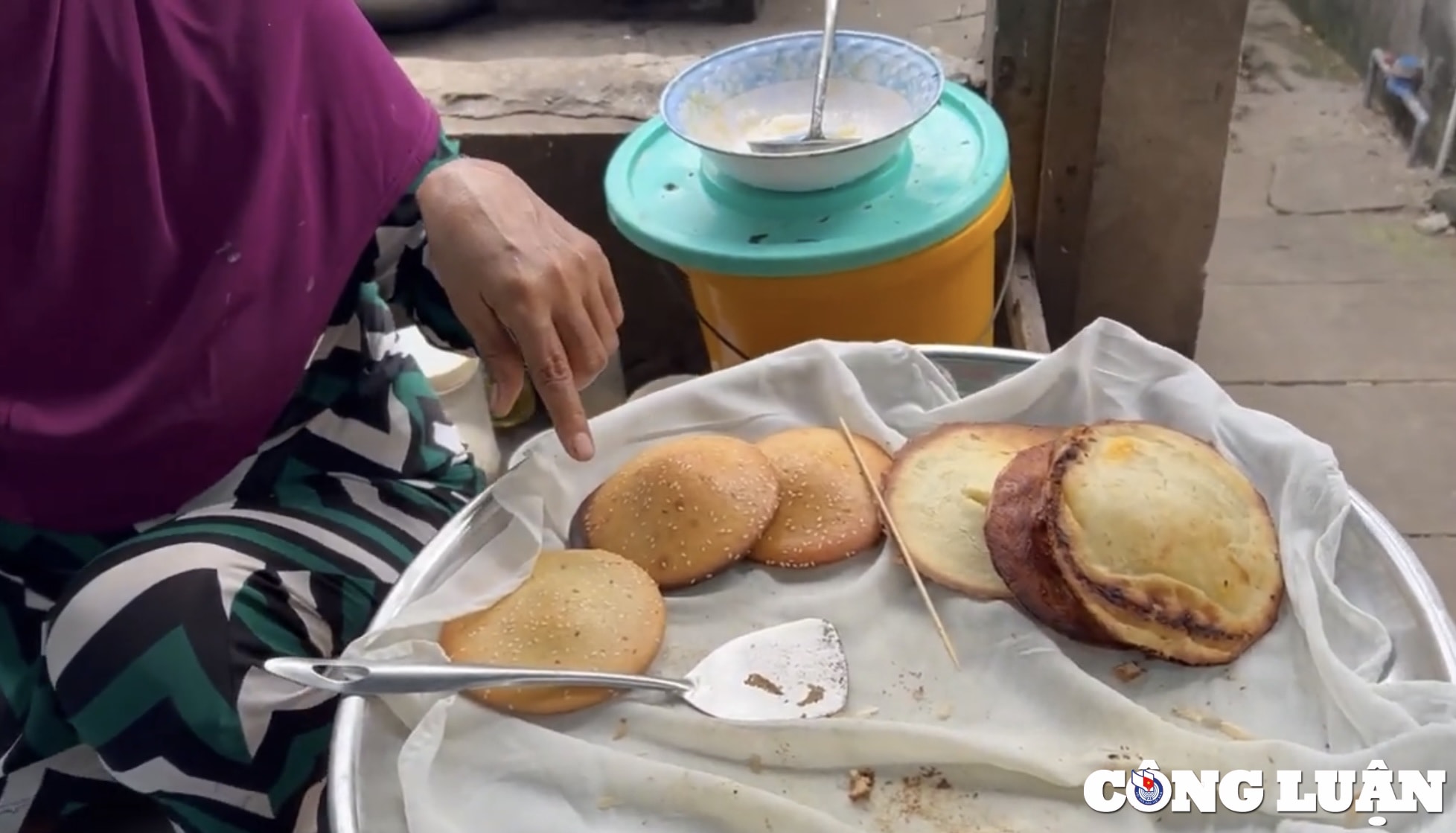 banh bo thot not nuong ha co dac san cua nguoi cham o an giang hinh 1