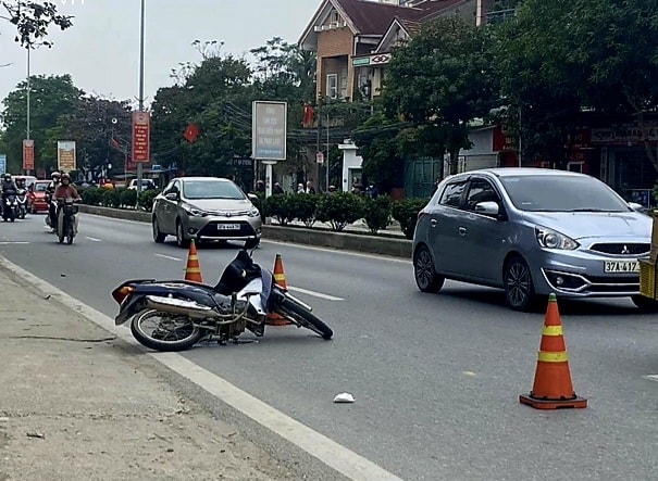 tam giu hinh su nam thanh nien lao xe vao csgt o nghe an hinh 1