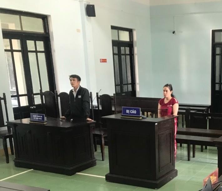 kon tum lanh an 9 thang tu giam vi xe bien ban xu phat dap vao nguoi csgt hinh 1