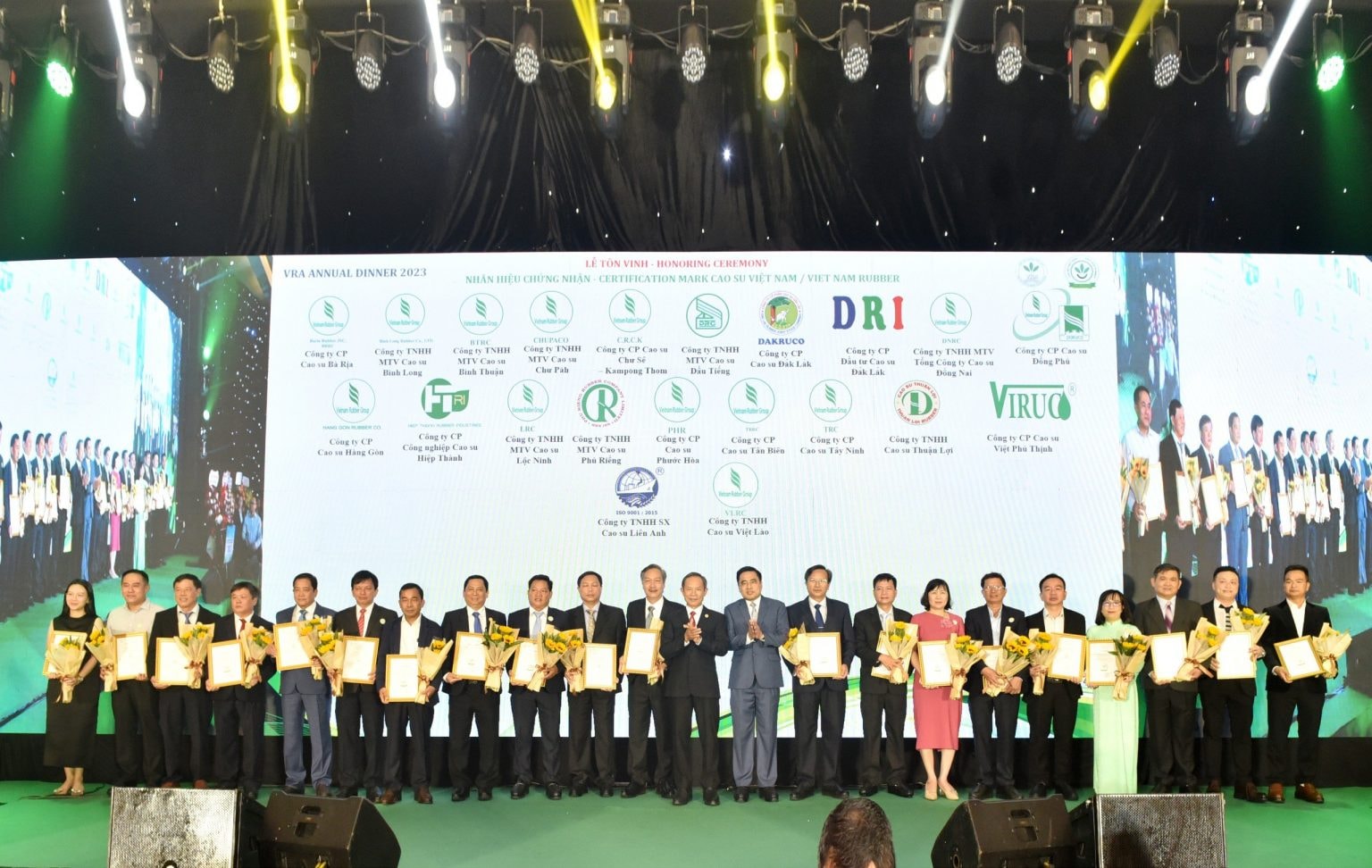 nhieu doanh nghiep duoc trao chung nhan nhan hieu cao su viet nam hinh 2