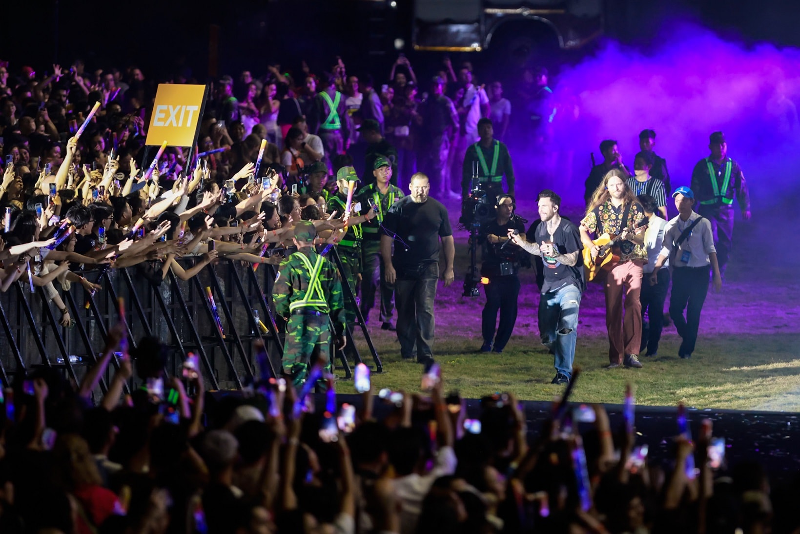 maroon 5 va dan sao viet mang toi con dia chan cam xuc trong dem 8wonder winter festival hinh 3