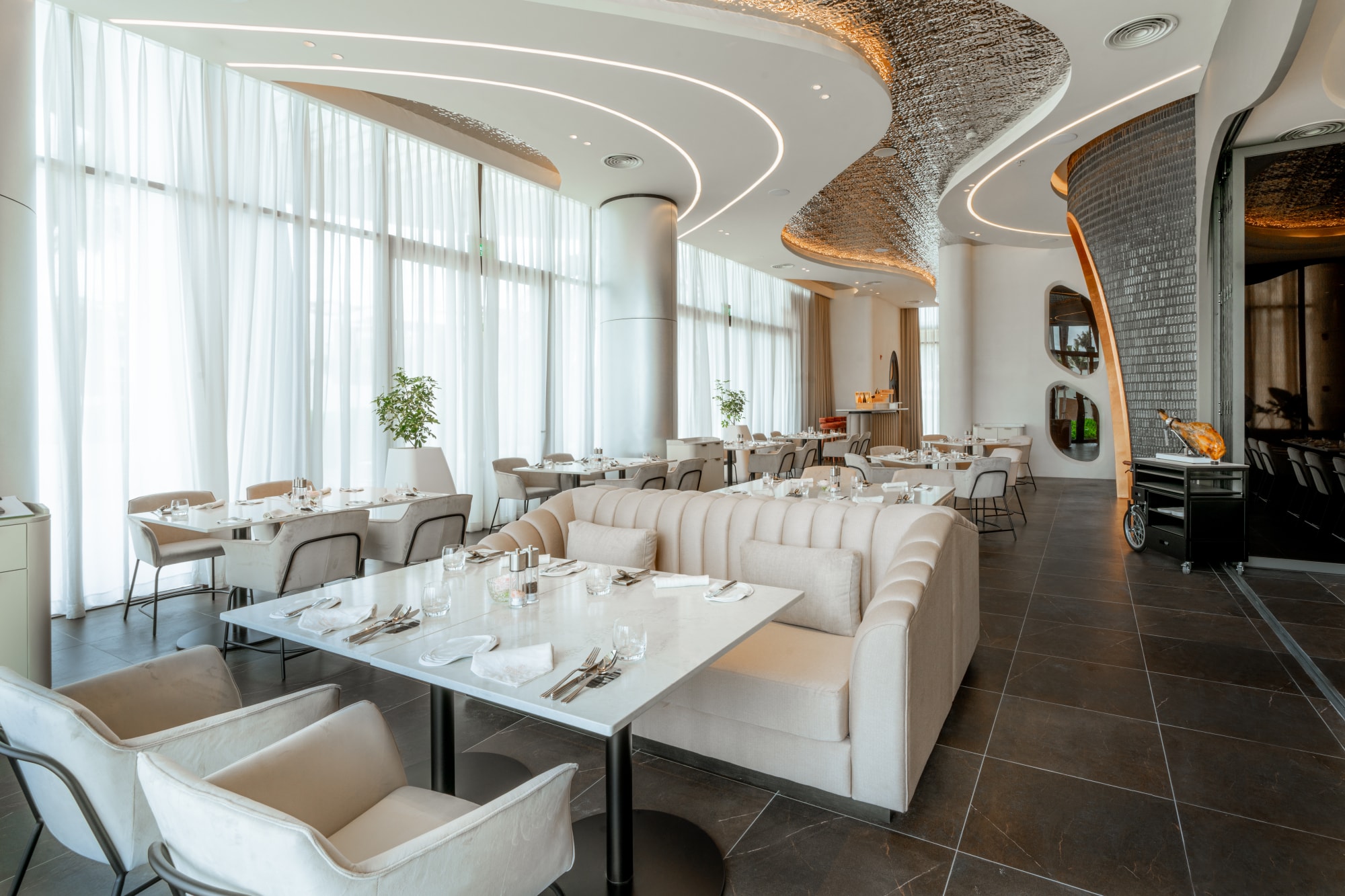 gran melia nha trang duoc trao tang danh hieu cao quy best luxury lifestyle resort of the year hinh 5