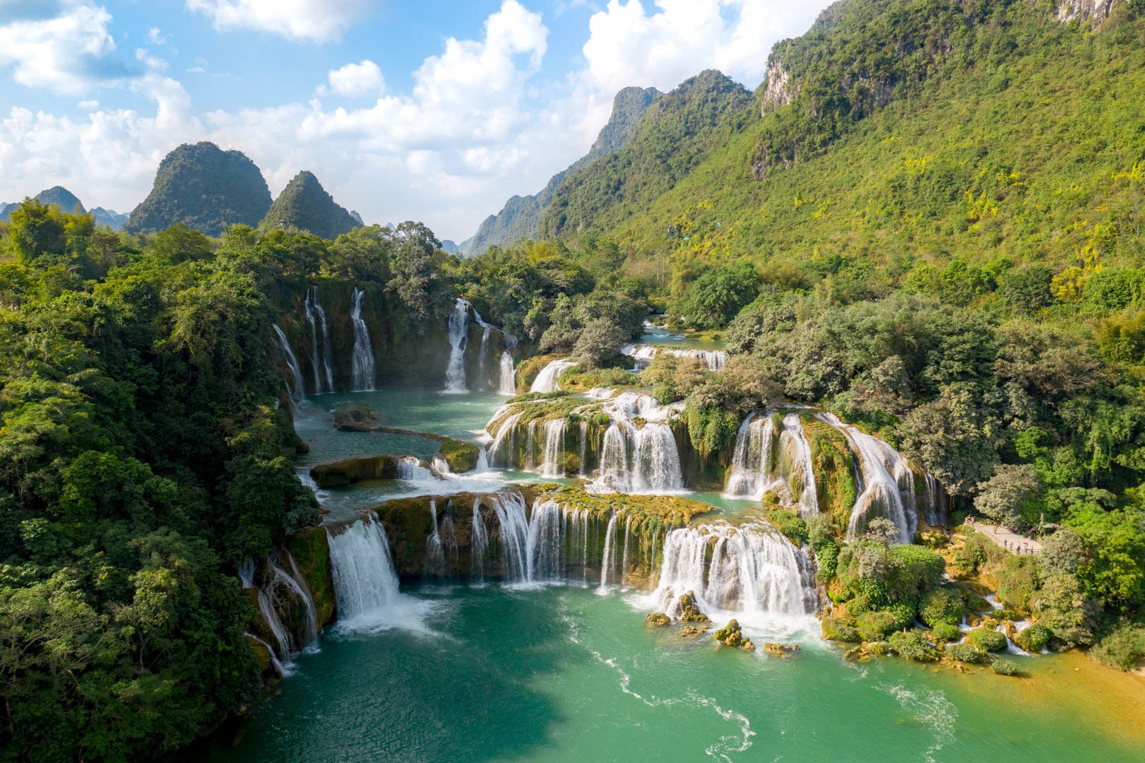 cao bang  diem den hap dan cho chuyen du lich cuoi nam hinh 2