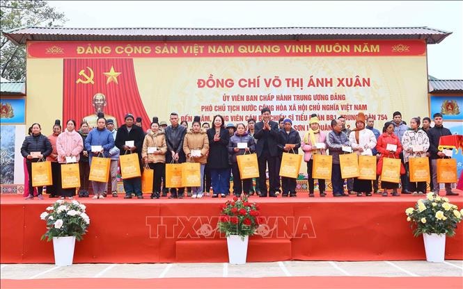 pho chu tich nuoc vo thi anh xuan dang huong tai khu di tich lich su quoc gia dac biet nha tu son la hinh 2