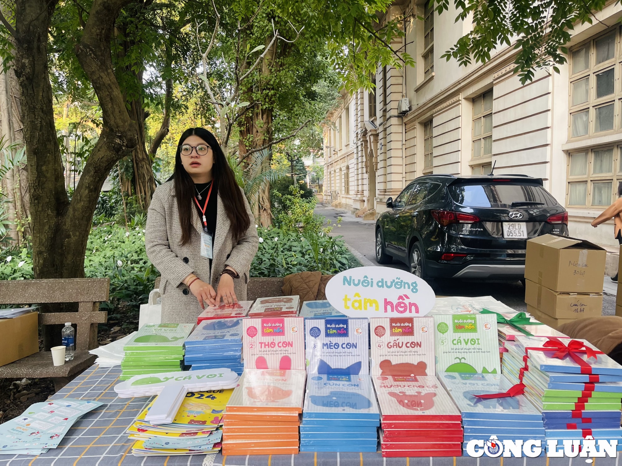 cac em nho nuoi duong tam hon trong buoi doc sach giang sinh 2023 hinh 2