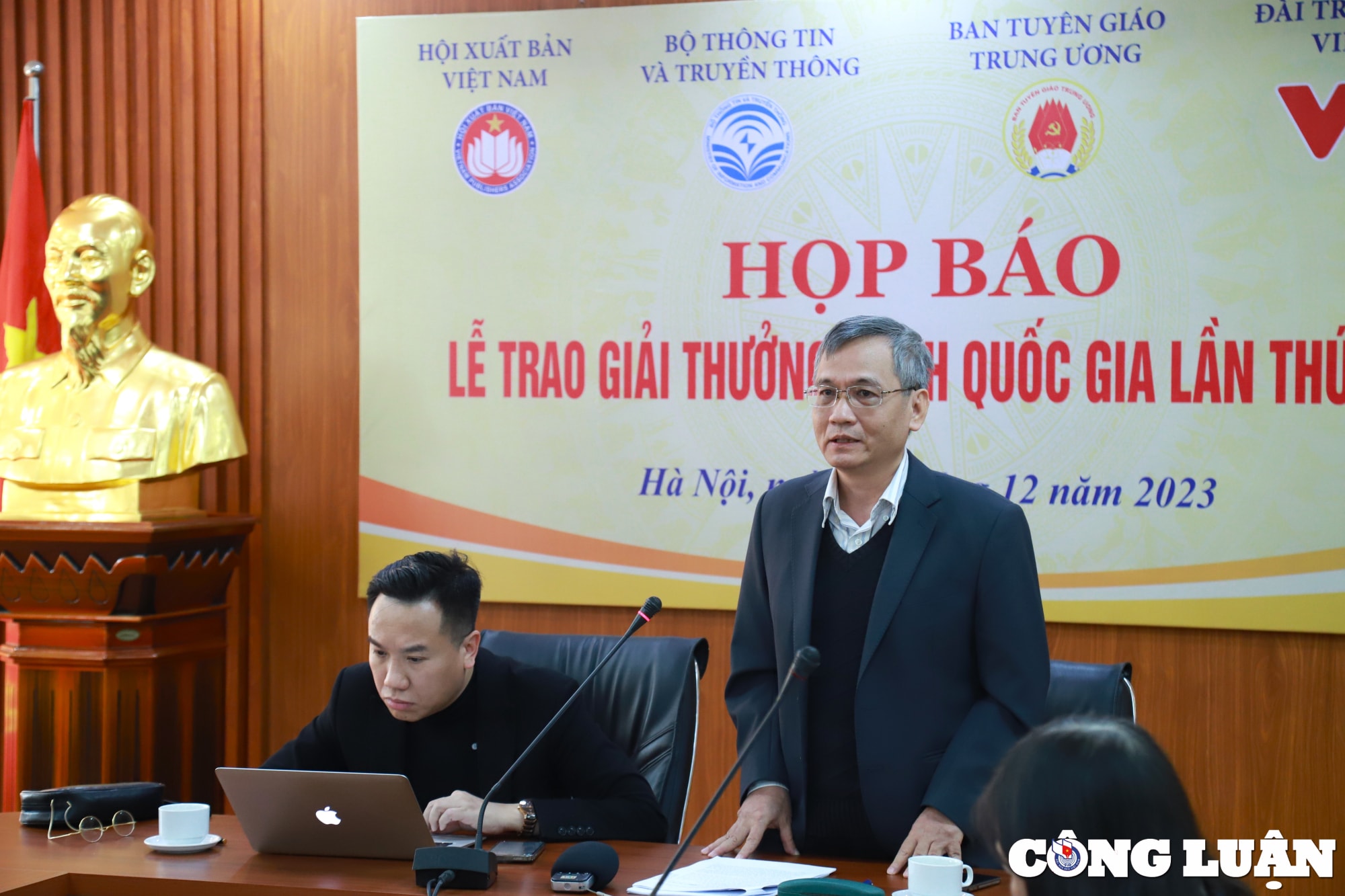 le trao giai thuong sach quoc gia lan thu vi dien ra vao ngay 29 12 hinh 1