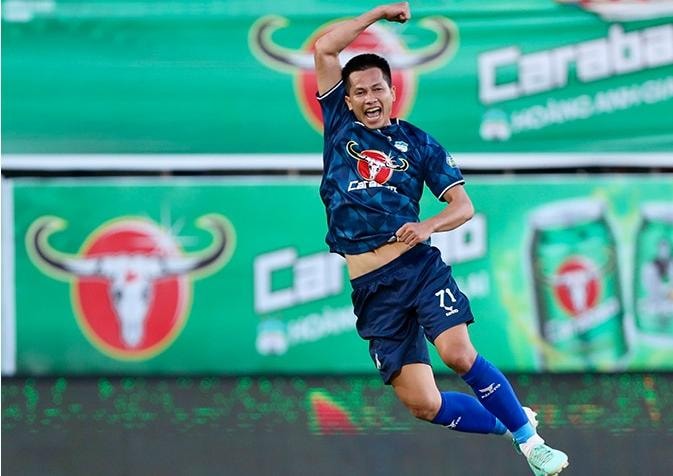 da bai ha noi fc 2 0 hoang anh gia lai ngat mach khong thang tai vleague hinh 1