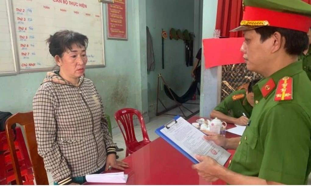 khoi to bat tam giam doi tuong lam gia giay to de lua dao tai ben tre hinh 1