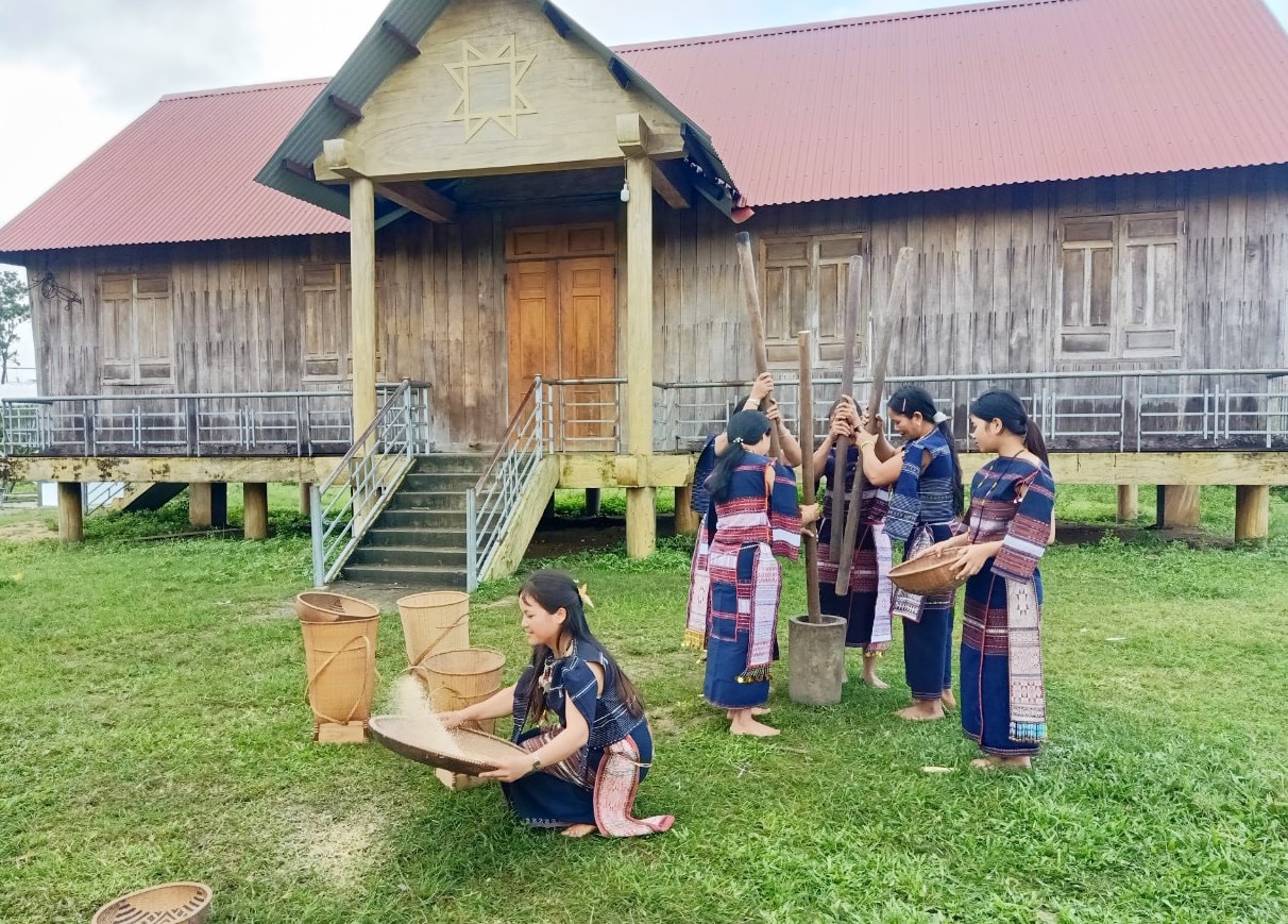 kham pha le mung lua moi cua nguoi ba na o gia lai hinh 2