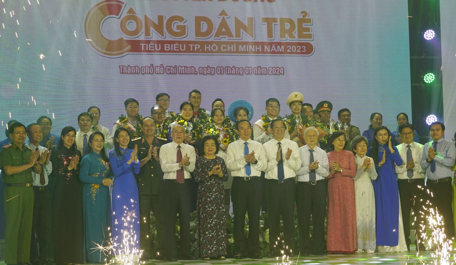thanh pho ho chi minh vinh danh 14 cong dan tre tieu bieu nam 2023 hinh 1