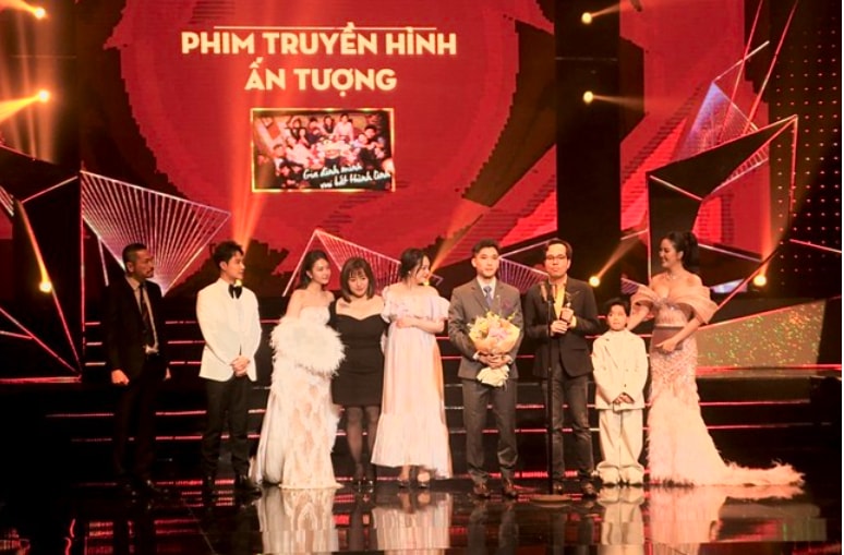 gia dinh minh vui bat thinh linh thang lon tai vtv awards 2023 hinh 2