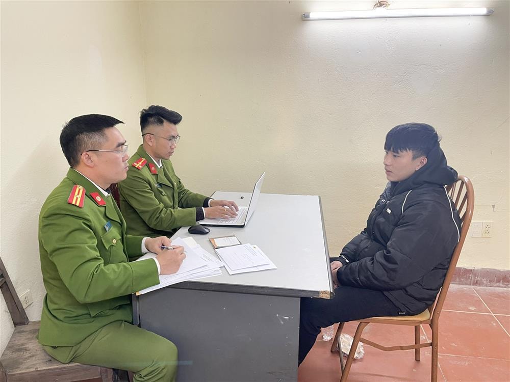 khoi to 03 doi tuong thuoc nhom team gtvm26 chuyen quay hinh anh canh sat giao thong hinh 2