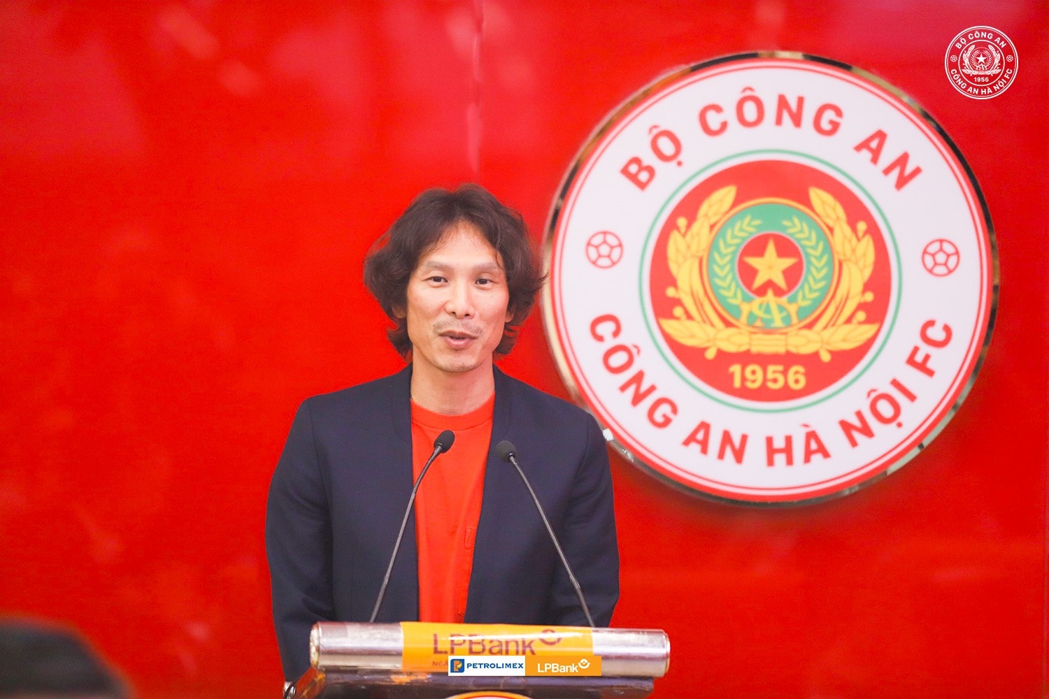 huan luyen vien gong oh kyun doi boi thuong khung vi bi sa thai hinh 1