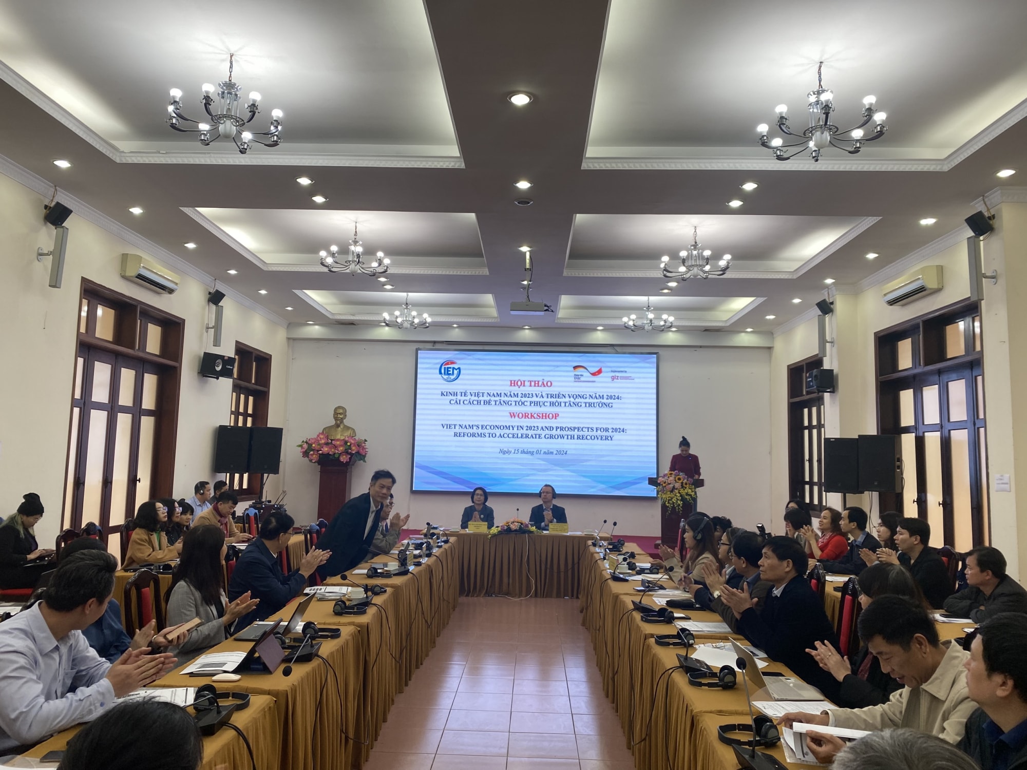 gdp viet nam nam 2024 co the tang 648 hinh 2